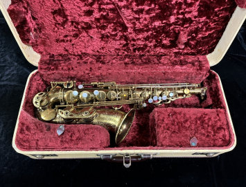red alto saxophone